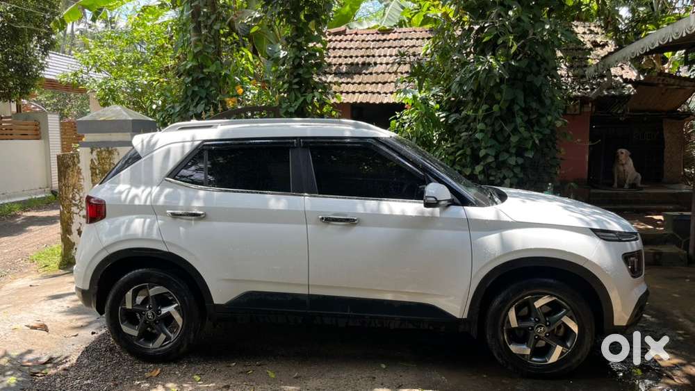 Urgent Sale Hyundai Venue Petrol Manual 2020