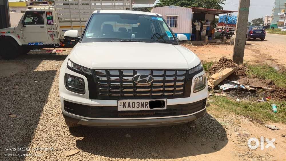 Hyundai Venue Petrol Manual 2023