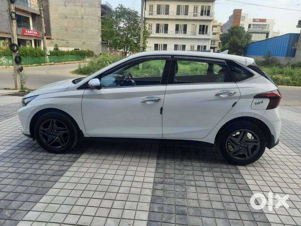 Hyundai I20 Sportz 1.2 Ivt, 2023, Petrol
