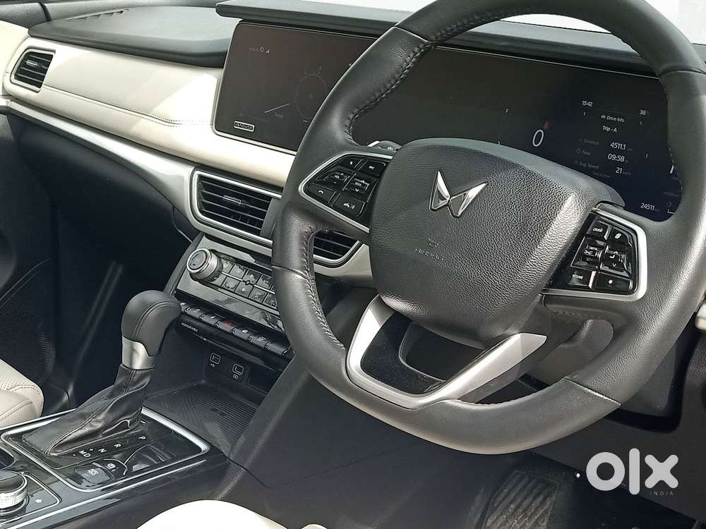 Mahindra Xuv700 2.0 Ax 7 Petrol At Str, 2023, Petrol