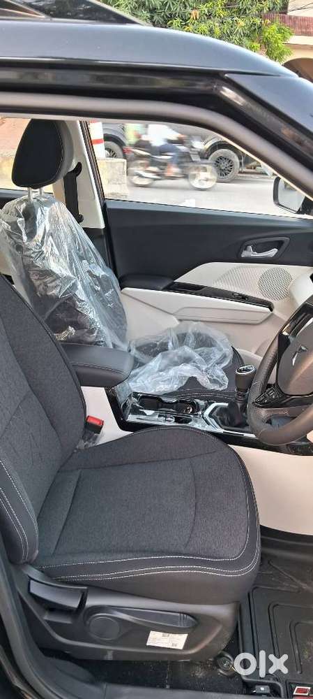 Mahindra Xuv 3xo Ax5 Ds Mt, 2025, Petrol