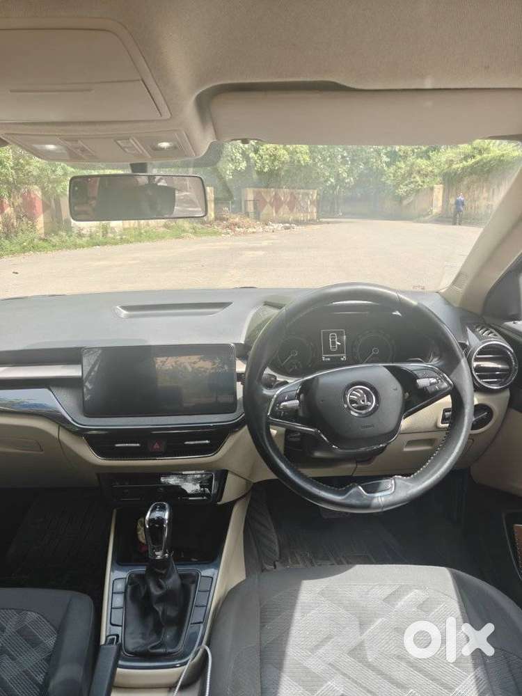 Skoda Slavia 1.0 Ambition Tsi At, 2022, Petrol