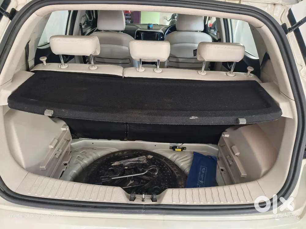 Xuv 300 W8 Optional Petrol Top Model Sunroof