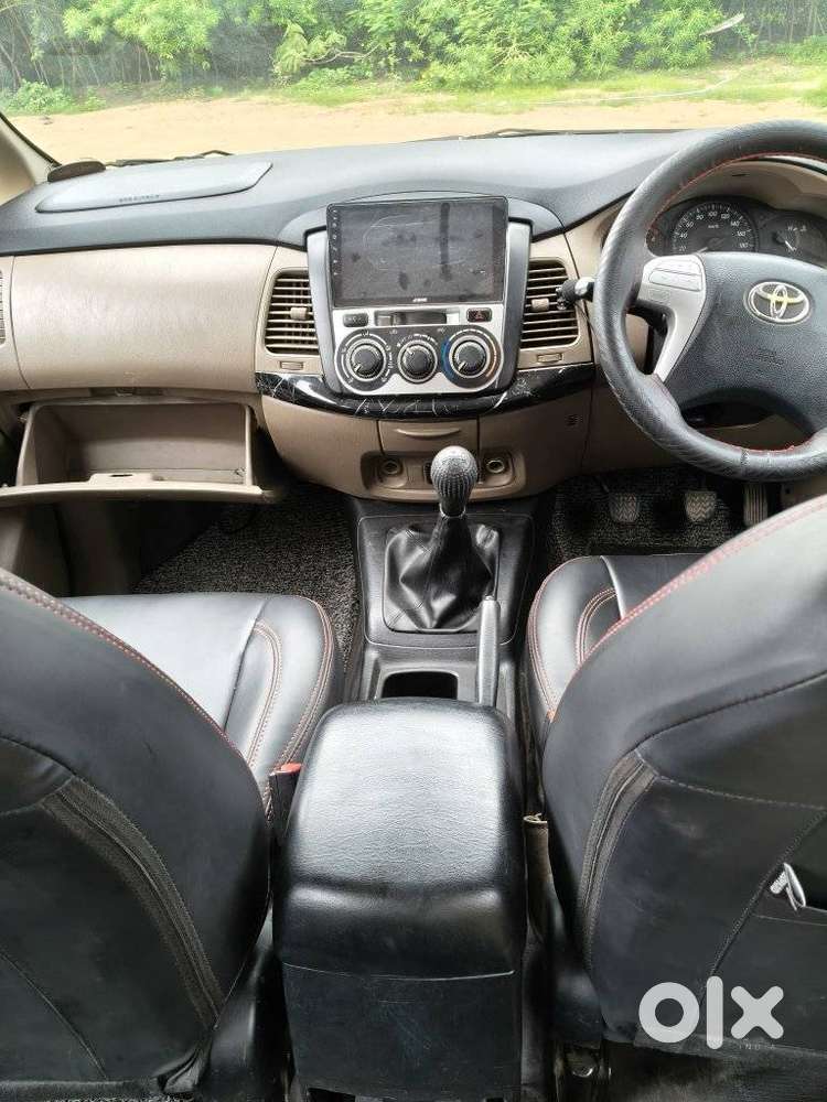 Toyota Innova 2.5 Gx (diesel) 8 Seater Bs Iv, 2015, Diesel