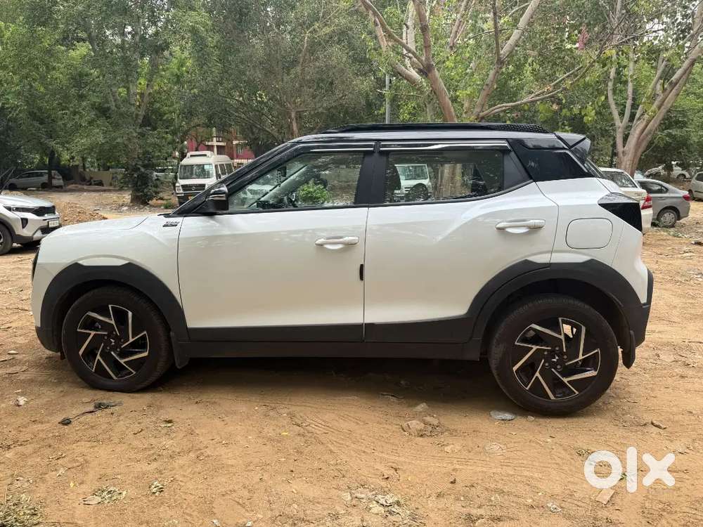 Mahindra Xuv300 Ax7 At Petrol 2026