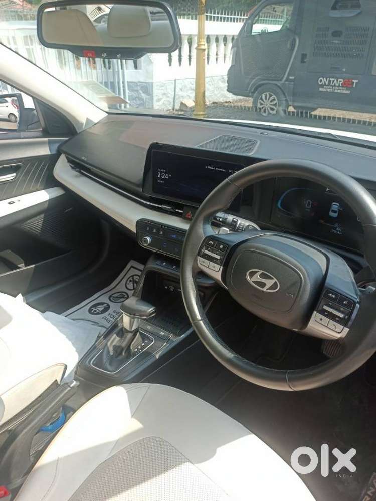 Hyundai Verna Sx (o) 1.5 Vtvt Ivt [2023 - 2026], 2025, Petrol