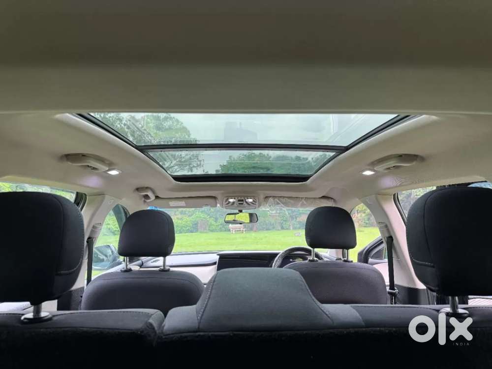 Mahindra Xuv700 2.0 Ax 5 Petrol Mt 7 Str, 2022, Petrol