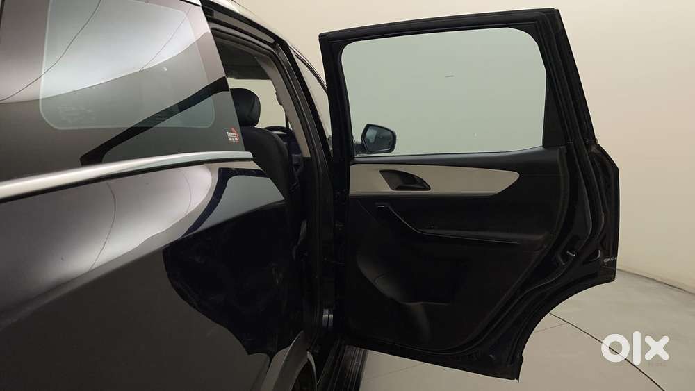 Mahindra Xuv700 2.2 Ax 5 Diesel At 7 Str, 2023, Diesel