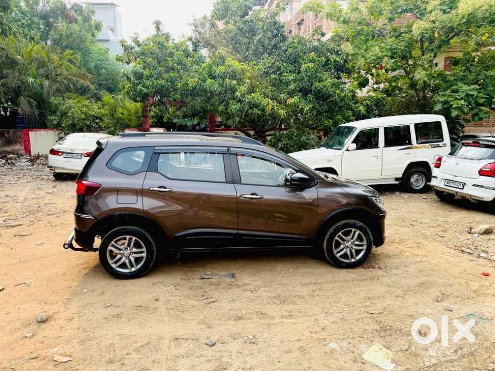 Renault Triber Rxz, 2022, Petrol