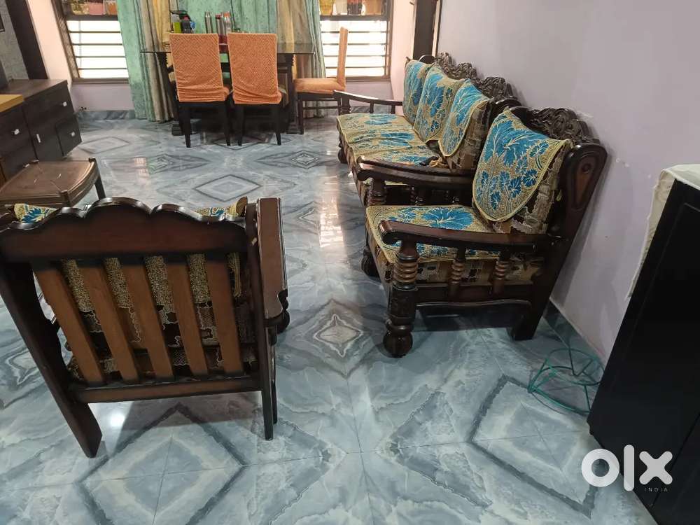 Sofa set (5 seated) for sale.