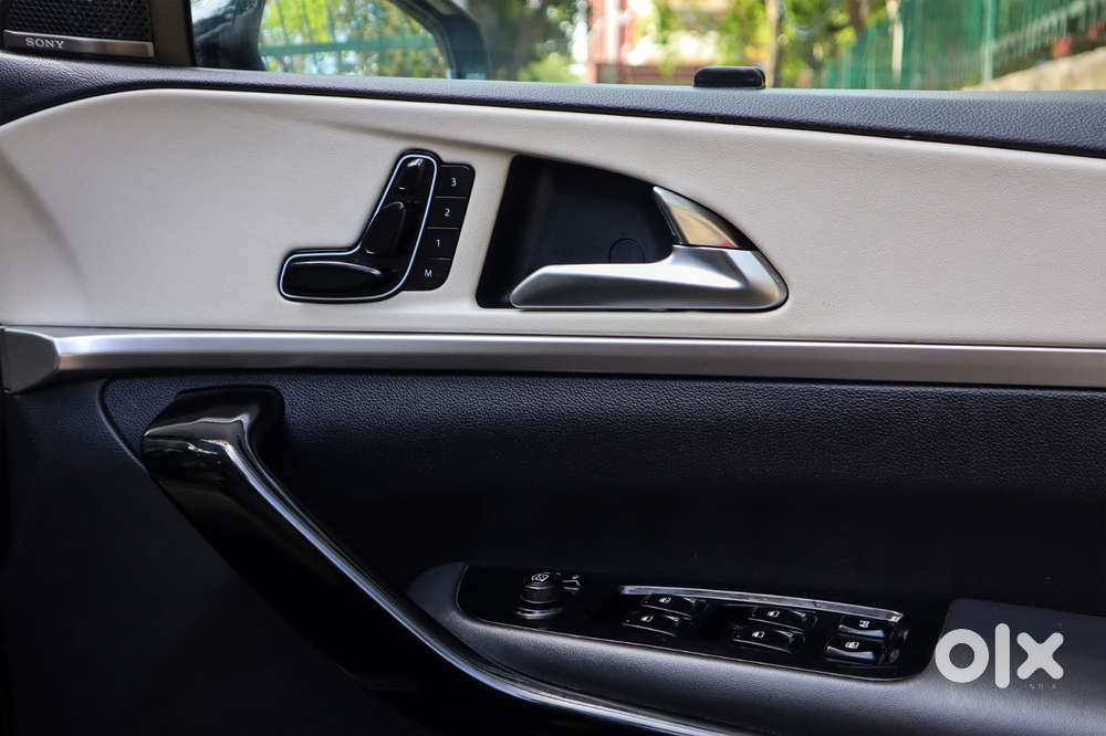 Mahindra Xuv700 2.0 Ax 7 Petrol At Luxury Pack Str, 2024, Petrol