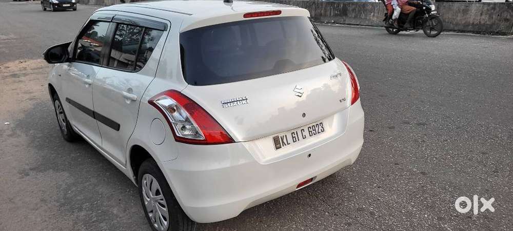 Maruti Suzuki Swift Vxi Optional, 2017, Petrol