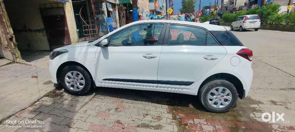 Hyundai I20 Elite 2017 Petrol Well Maintained