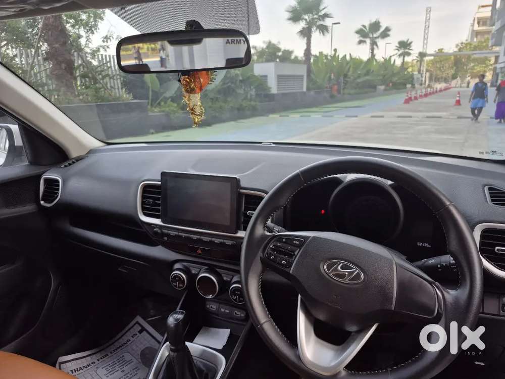Hyundai Venue 2022 Petrol 62430 Km Driven