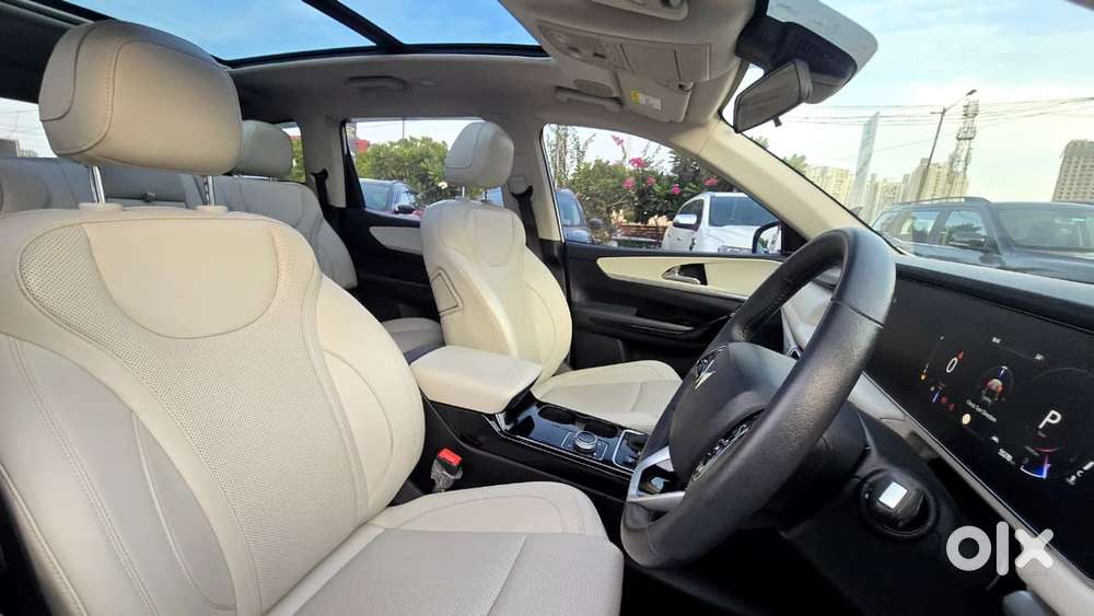 Mahindra Xuv700 2.2 Ax 7 Diesel At Luxury Pack Str, 2024, Diesel