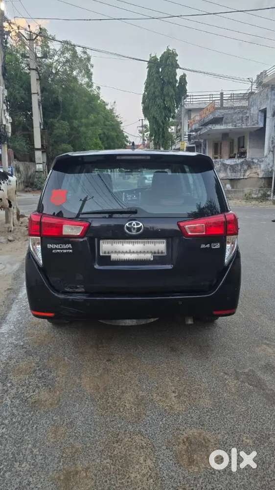 Innova Crysta Captain Seat 2.4 Z (at)
