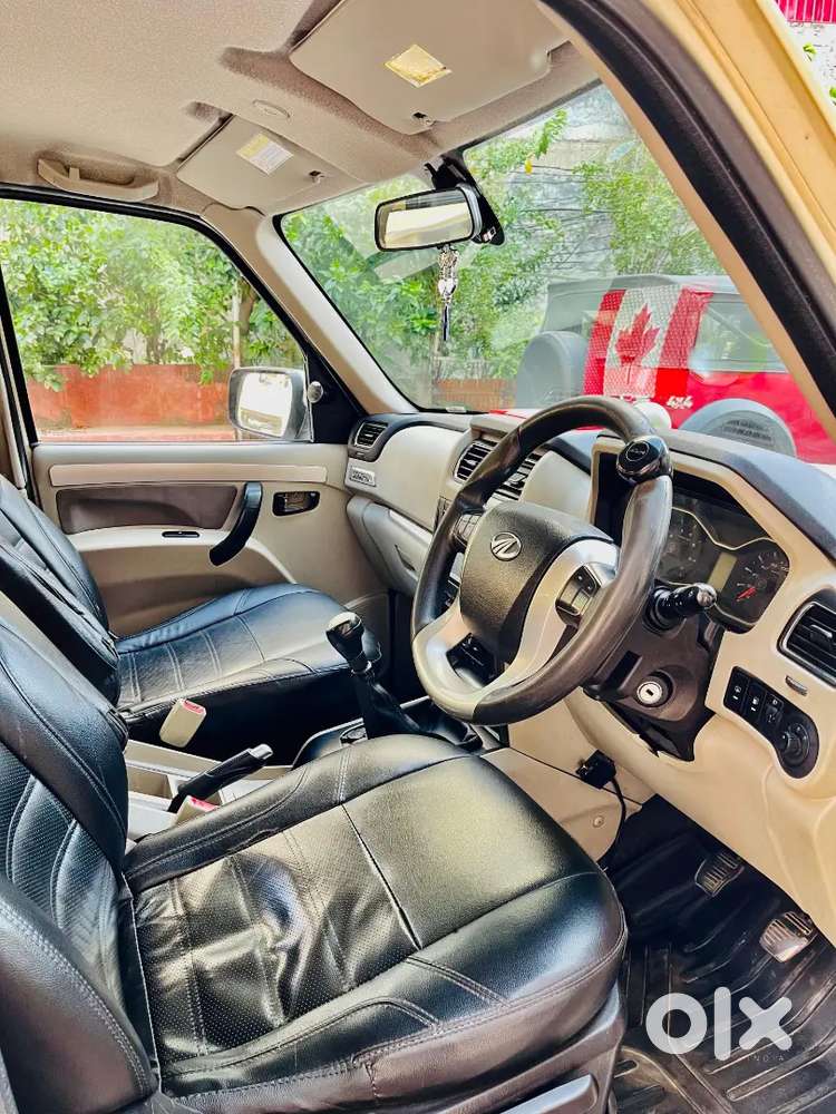 Mahindra Scorpio S10