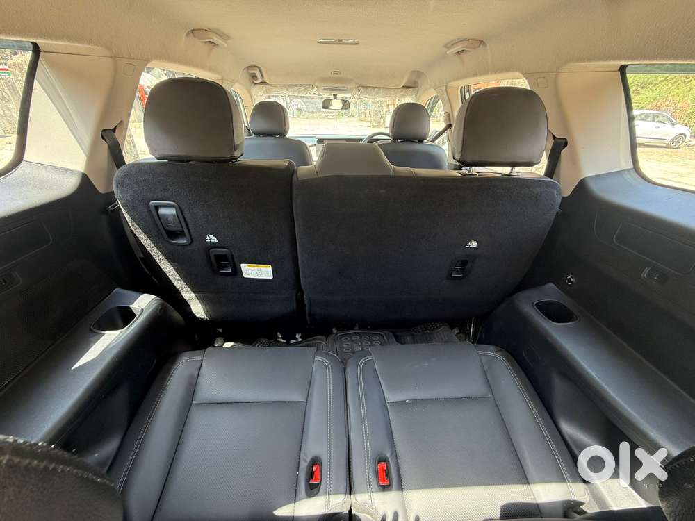 Mahindra Xuv700 2.0 Mx Petrol Mt 5 Str, 2022, Petrol