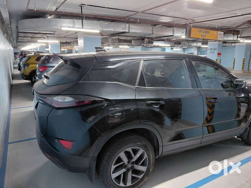 It's A Top End Manual Transmission Dark Edition ( Black) Vehicle.