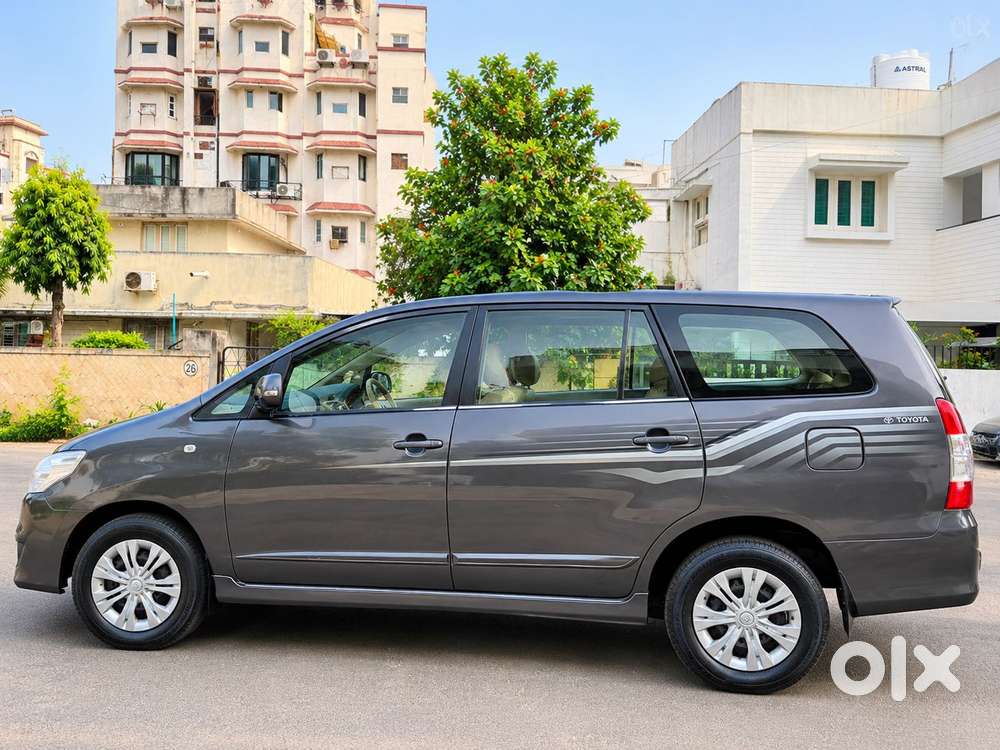 Toyota Innova 2.5 G (diesel) 8 Seater Bs Iv, 2015, Diesel