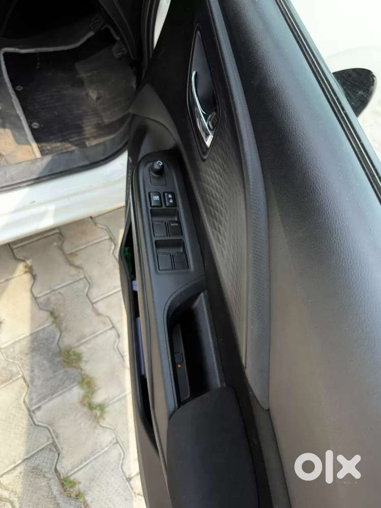 Maruti Suzuki Swift Vxi, 2025, Petrol
