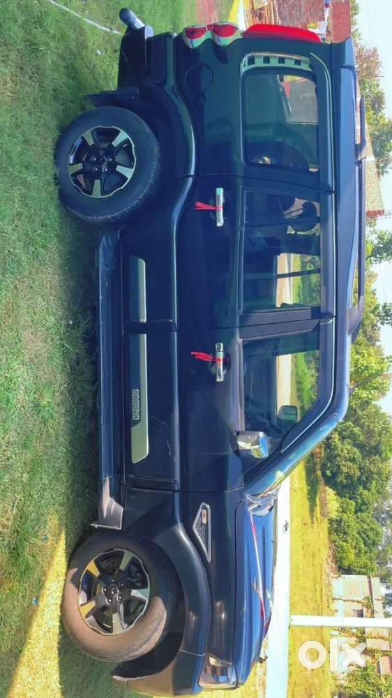 Mahindra Scorpio S11 Black Colour