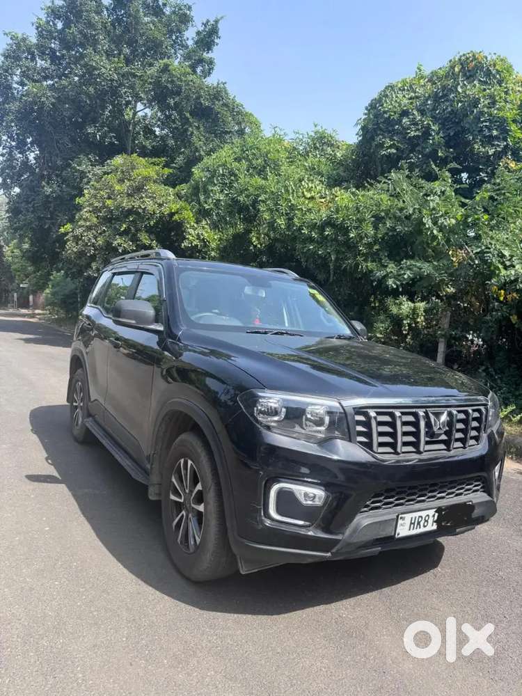 Scorpio-n Z2 Diesel Black | 1st Owner | Only 30,000 Km