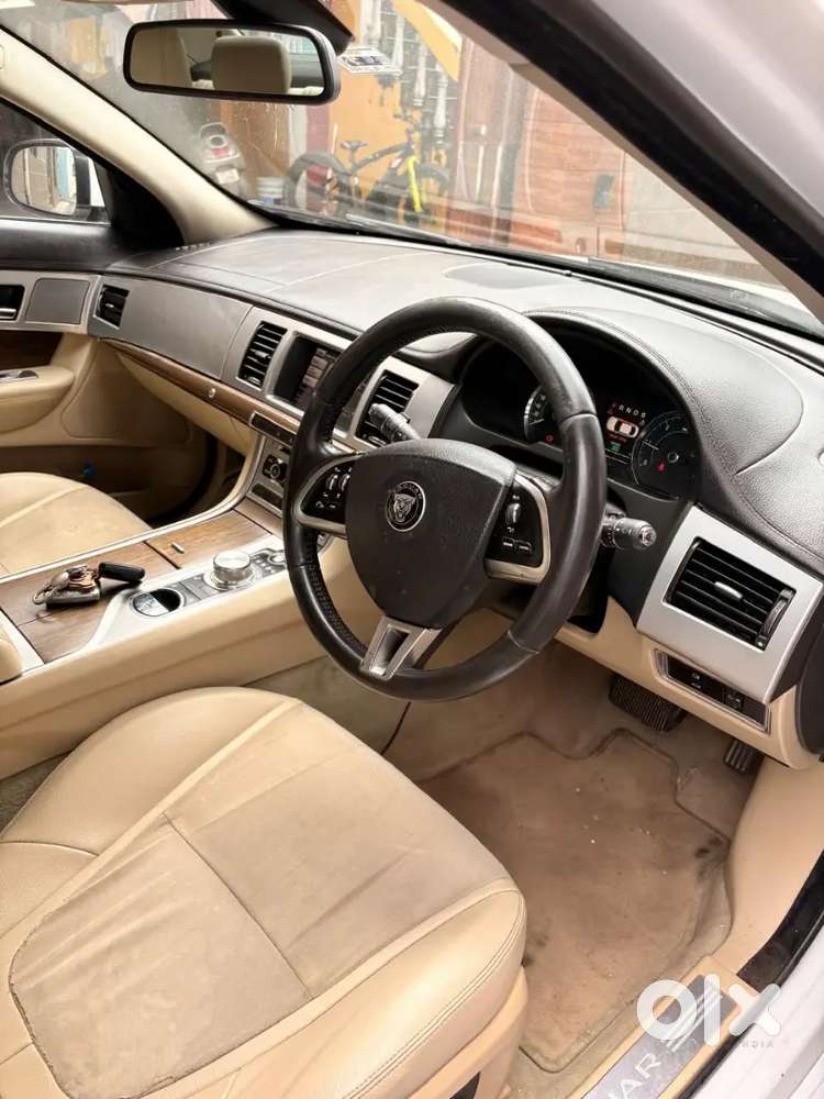 Jaguar Xf 2015 Diesel 65000 Km Driven
