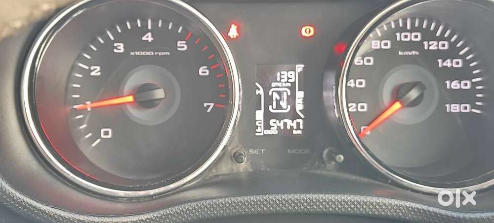 Mahindra Tuv 300 T10, 2019, Diesel