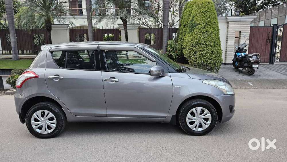 Maruti Suzuki Swift Vxi + Manual, 2012, Petrol