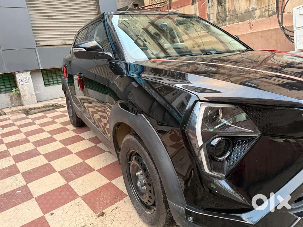 Mahindra Xuv 3xo Mx1 Pm Mt, 2025, Petrol