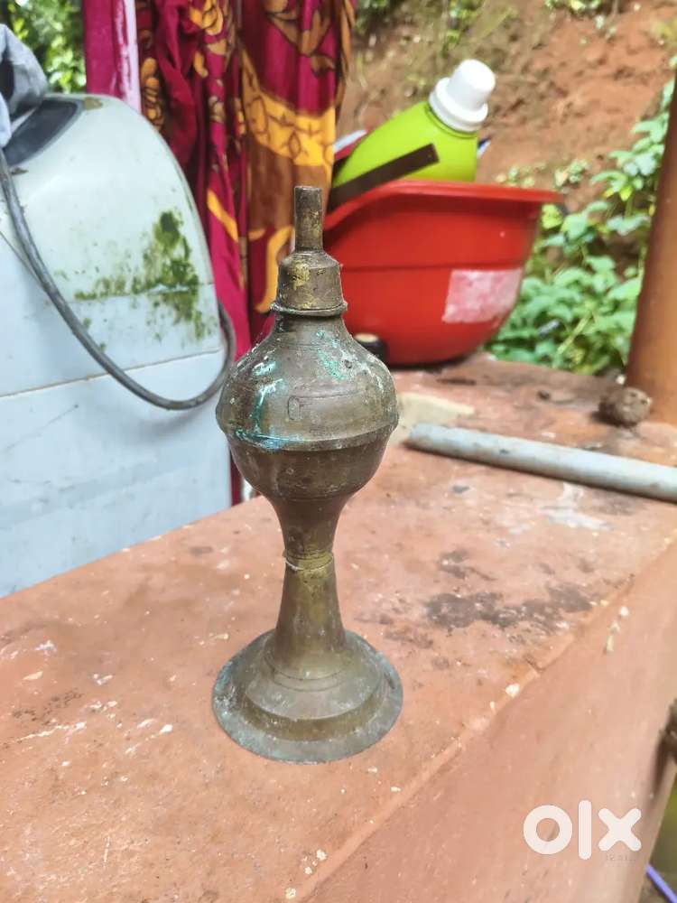 Vintage Brass Oil Lamp / Antique Showpiece
