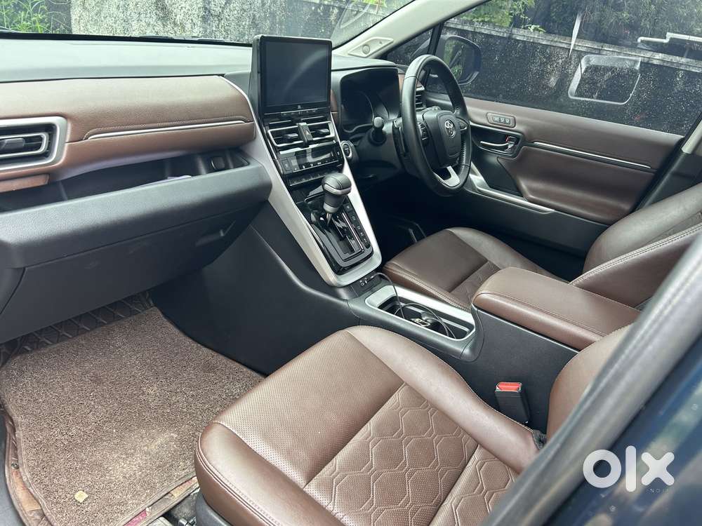 Toyota Innova Hycross Zx(o), 2023, Petrol