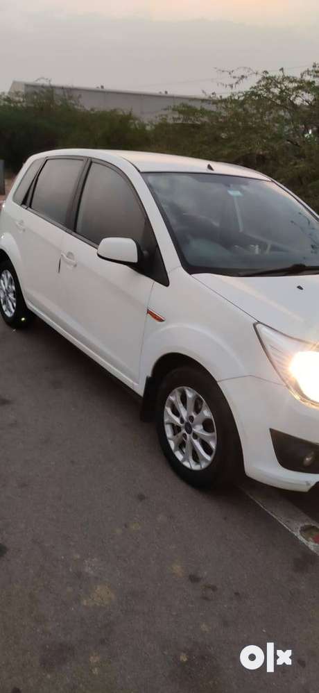 White colour Ford Figo - Cars - 1765293011