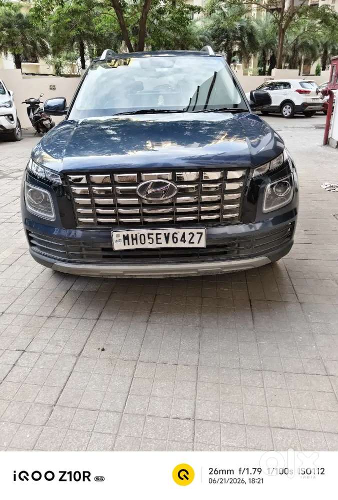 Hyundai Venue 2022 Petrol 23000 Km Driven, Imt, Sunroof