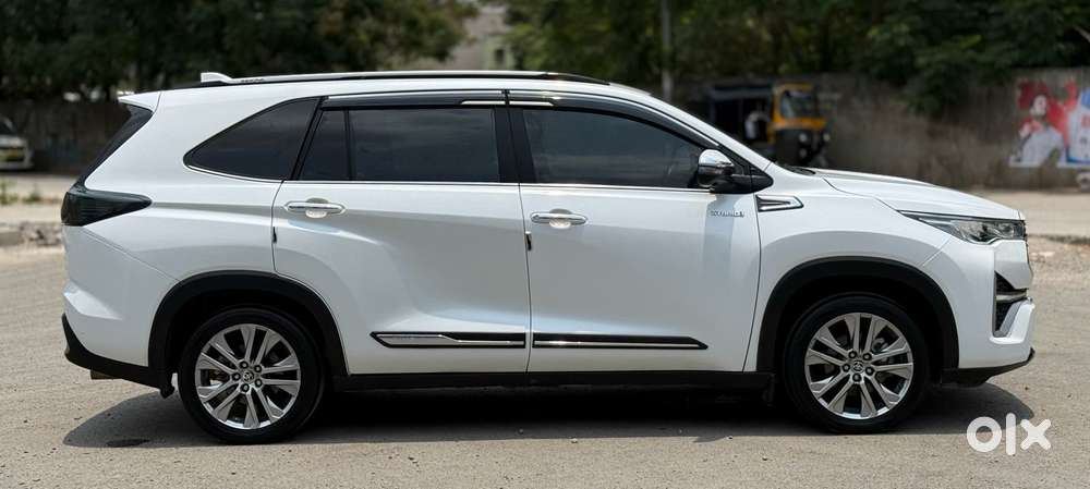 Toyota Innova Hycross 2.0 Zx Hybrid 7 Str, 2023, Petrol