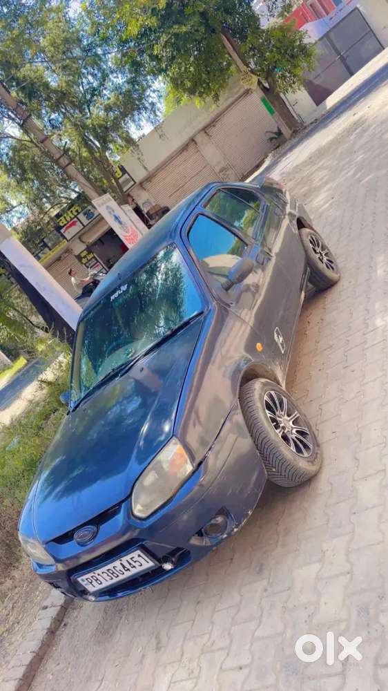 Ford Ikon 1.6 Zxi 2011