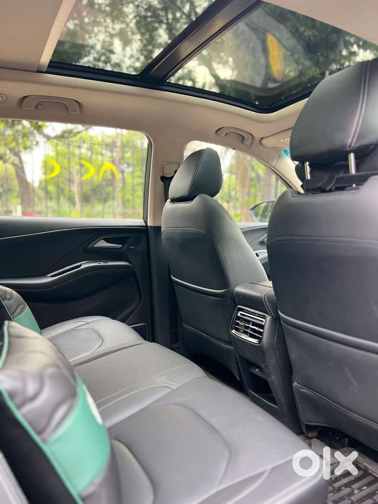 Mg Hector Plus Sharp Pro 1.5 Turbo Petrol 7 Str Dual Tone, 2024, Pet..