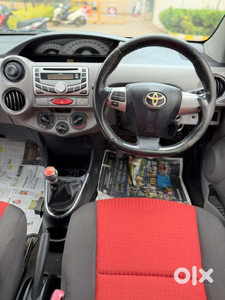 Toyota Etios V, 2011, Petrol