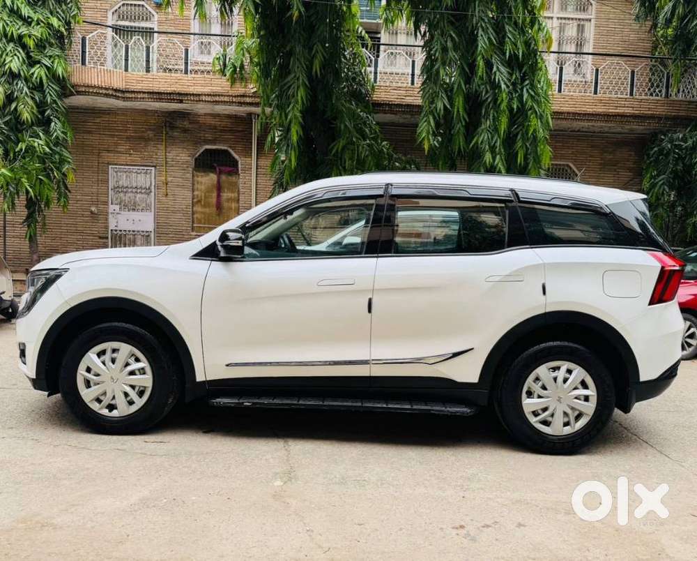 Mahindra Xuv700 2.0 Mx Petrol Mt 5 Str, 2023, Petrol