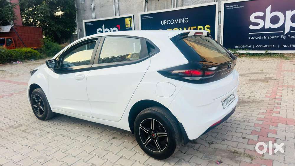 Tata Altroz 1.2 Xe, 2020, Petrol