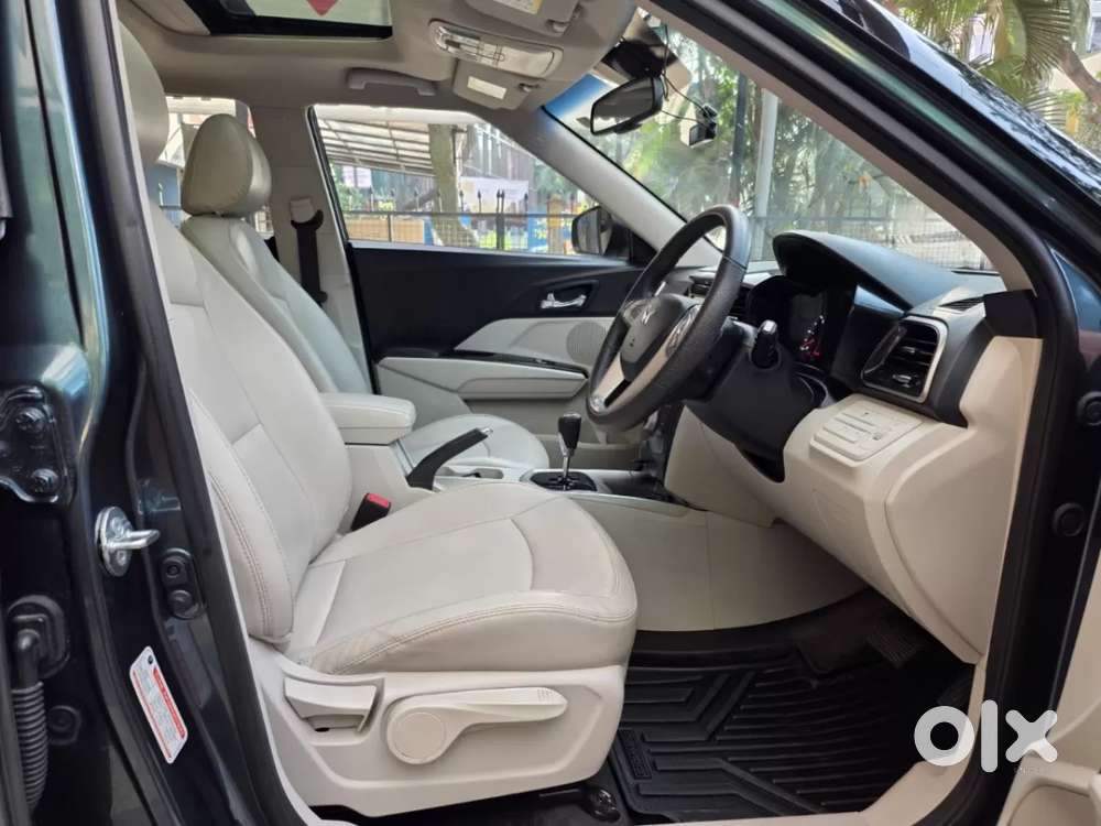 Mahindra Xuv300 W8 (o) 1.5 Diesel Amt, 2022, Diesel