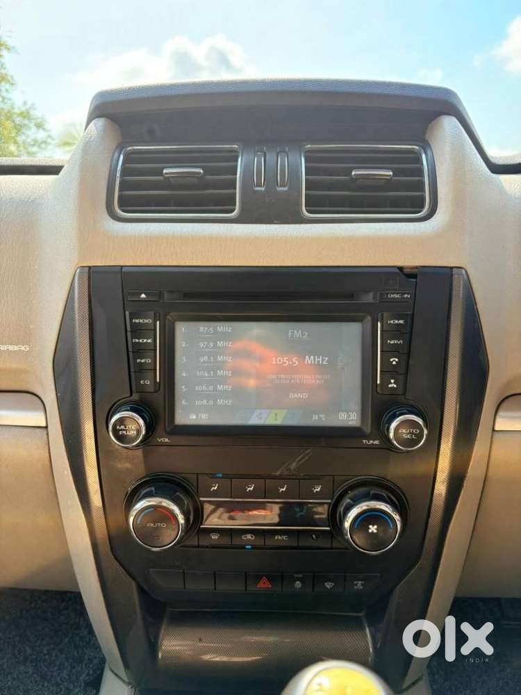 Mahindra Scorpio S10, 2015