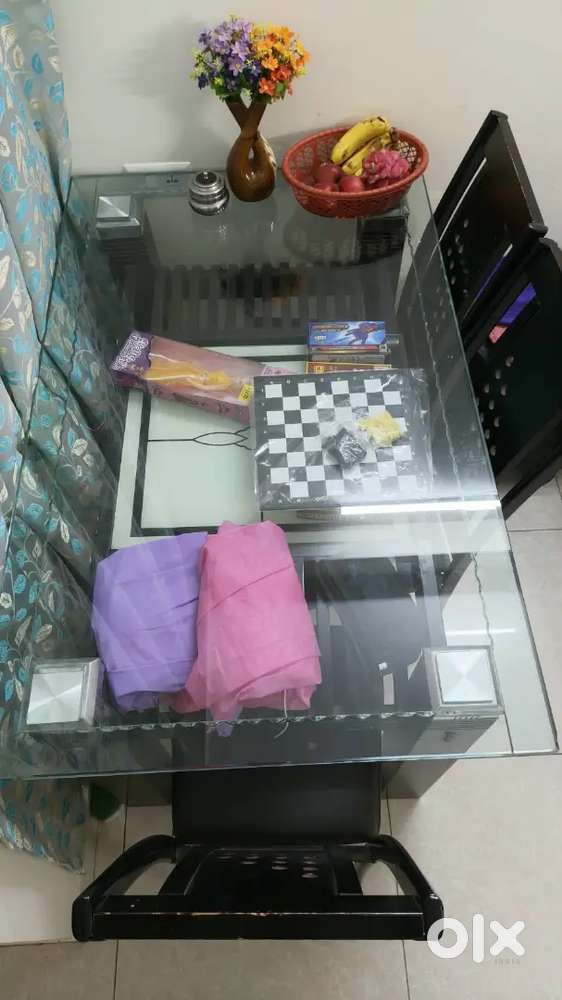 Dining table with chairs for sell
