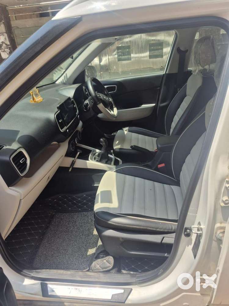 Hyundai Venue 2023 S Petrol Manual - Barely Used