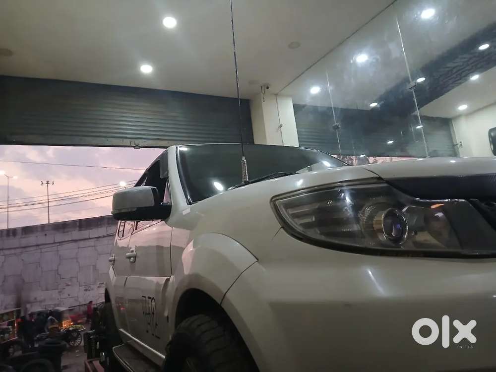 Tata Safari Storme 2015