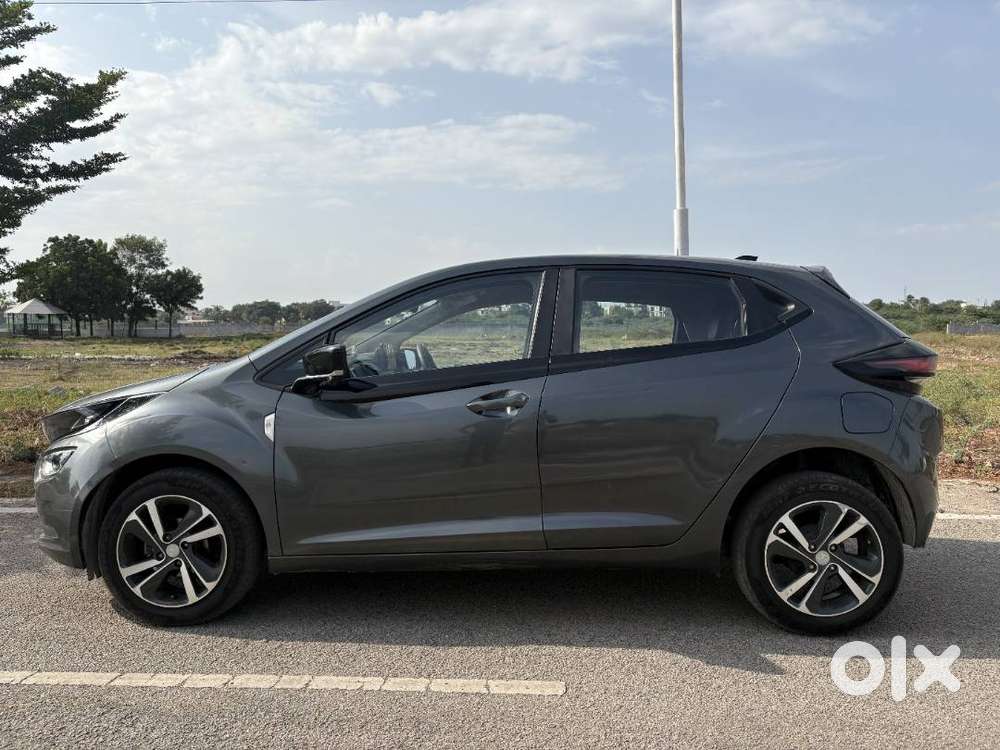 2025 Tata Altroz Xz Lux 1.2 Petrol  21,543 Km  1st Owner