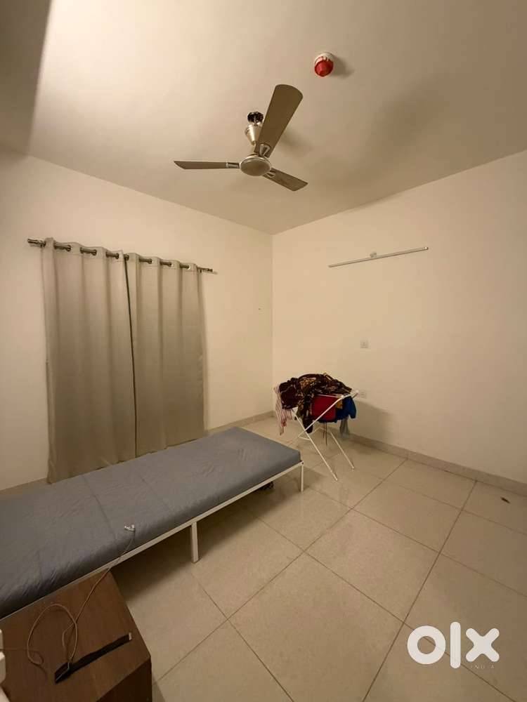 Spacious Private Room for Rent at Prestige High Fields