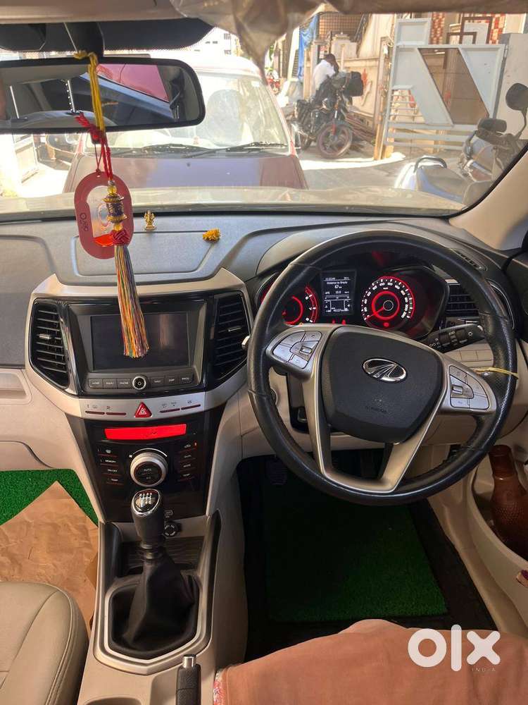 Mahindra, 2020, W8. Xuv-300.
