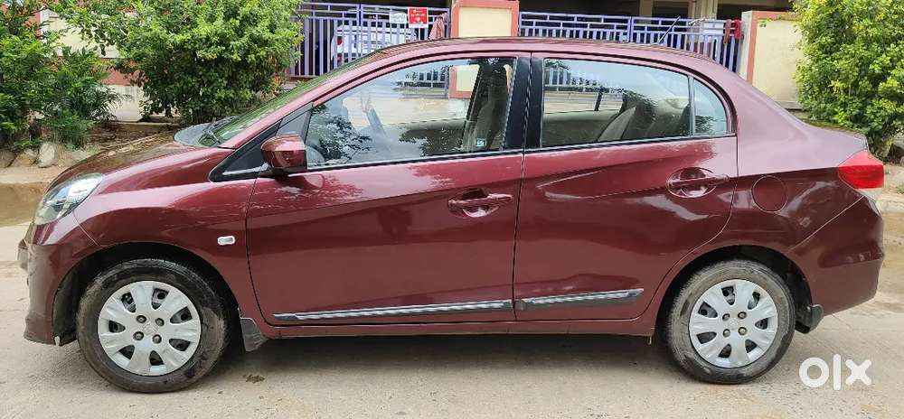 Honda Amaze 2014 Petrol 72000 Km Driven Well Maintained.